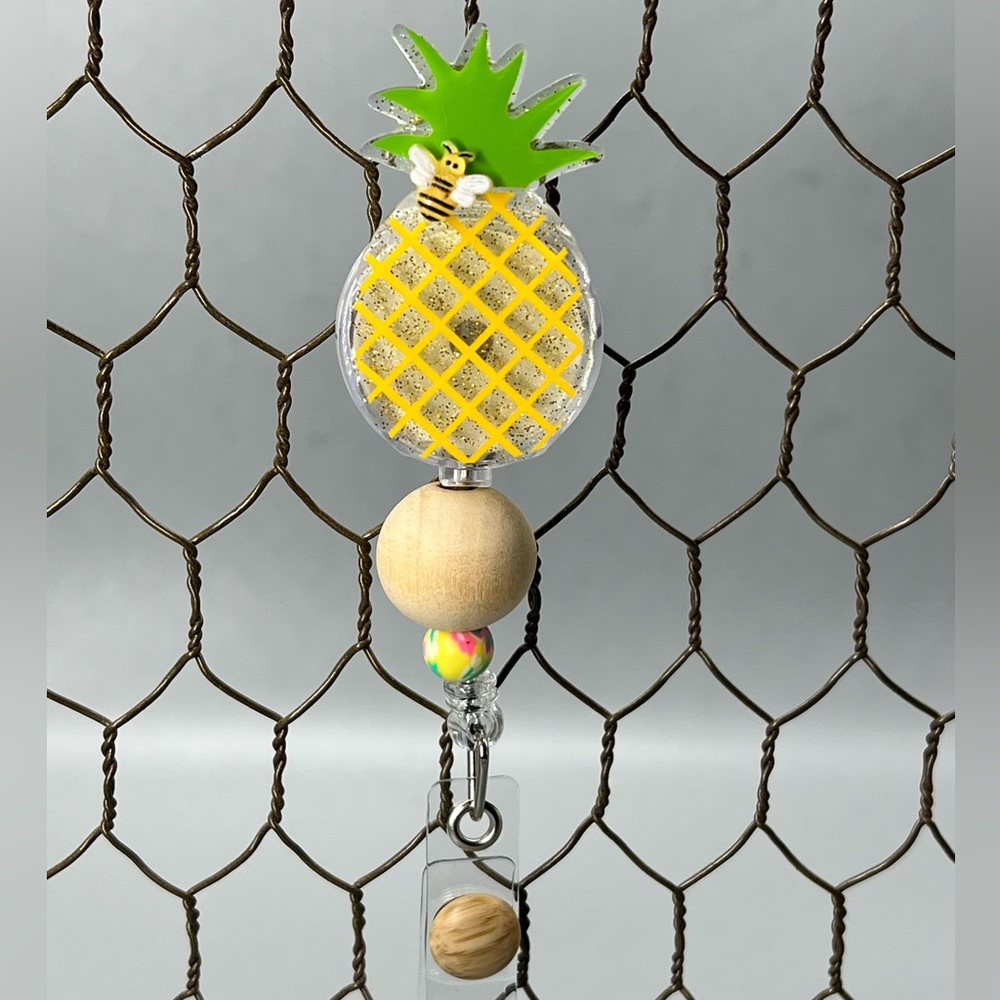 Badge Reel - Pineapple - Beads - Alligator Swivel Clip - NWT - Handmade 🍍🐝